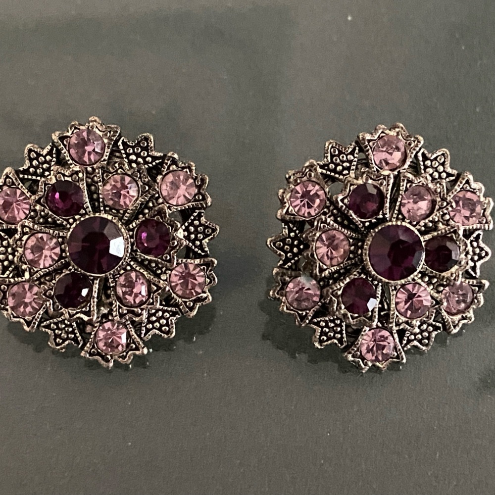Clip earrings